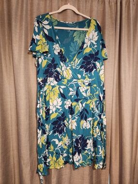 croft & barrow Teal Floral Top with Yellow & White Accents
